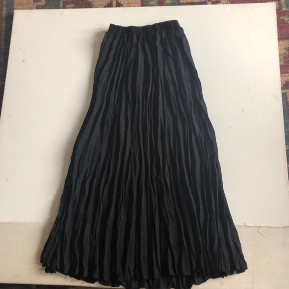 JUDY’S Skirt & Top, Crinkle Black Skirt, Tunic Top - Picture 3 of 7